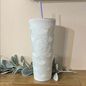 2022 Starbucks Siren Scales Ivory Pearl Shell Textured 24 oz. Venti Tumbler New